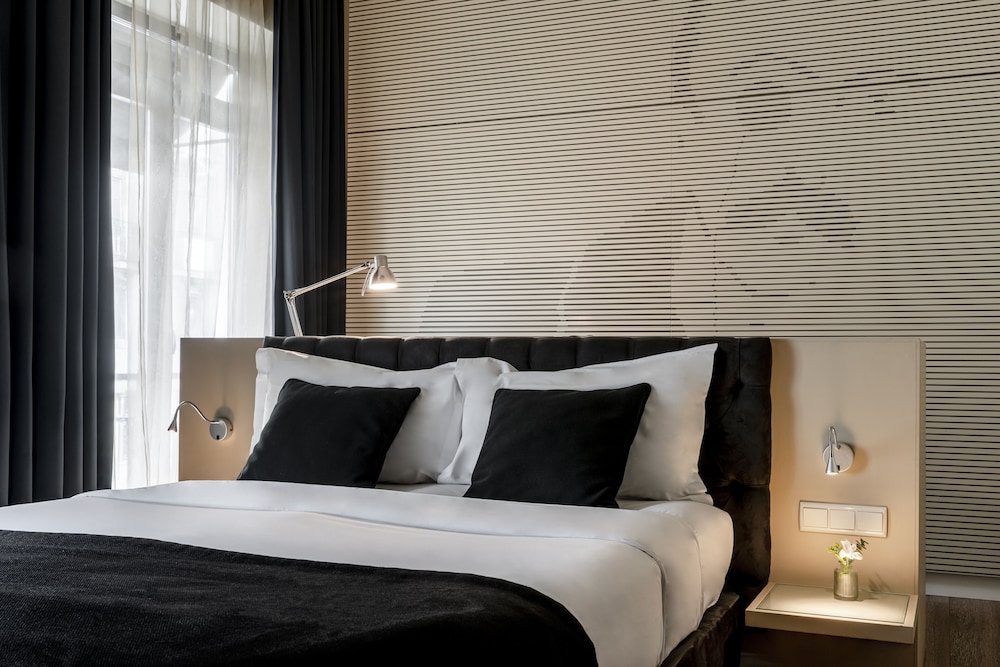 EXECUTIVE, DOUBLE BED