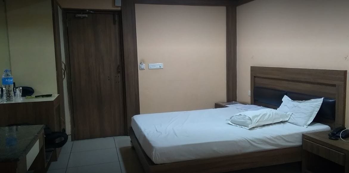 DELUXE, DOUBLE BED