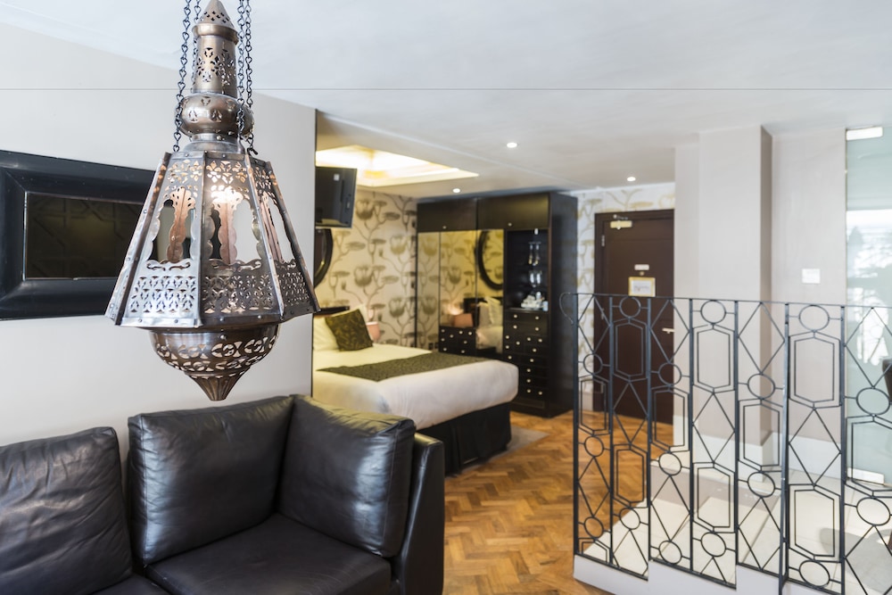 Le Monde Hotel 19/50