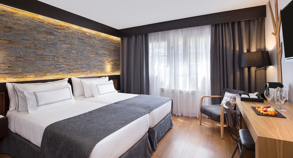 The Level, Deluxe, Twin Beds, Mountain View