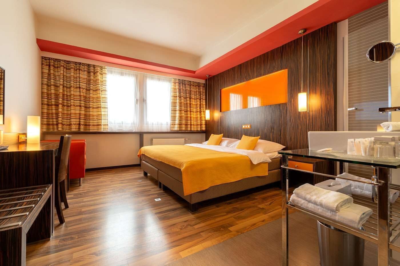 DESIGN, DOUBLE BED, CITY VIEW