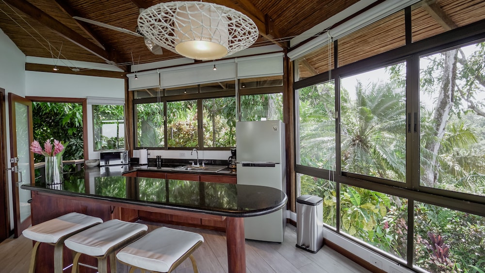 Tulemar Resort 60/77