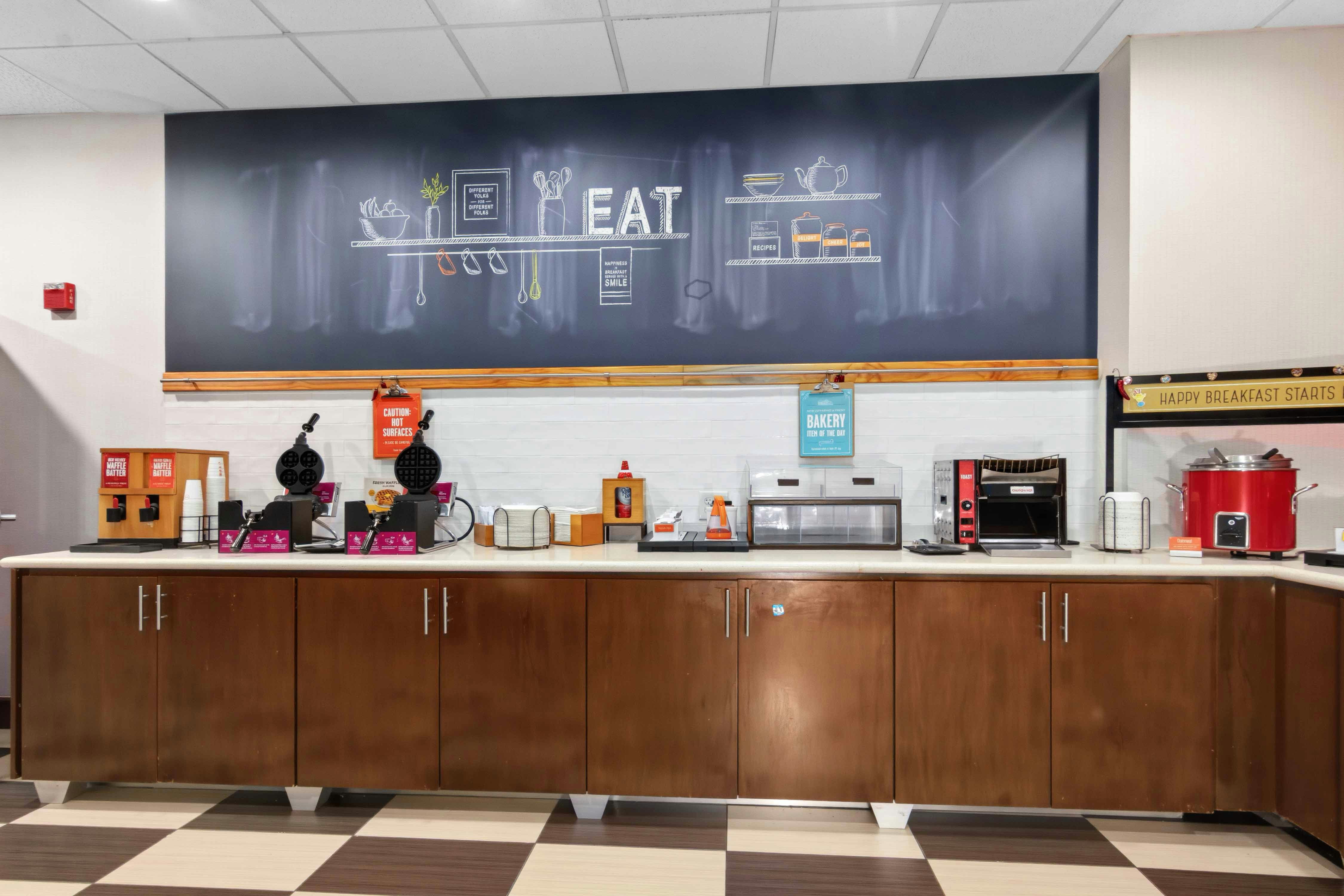 Hampton Inn and Suites Houston-Rosenberg 5/38