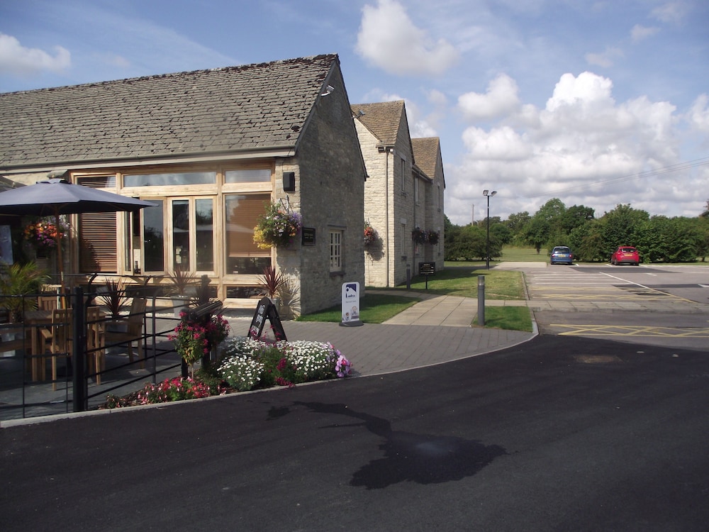 Sturdy's Castle Country Inn 39/47
