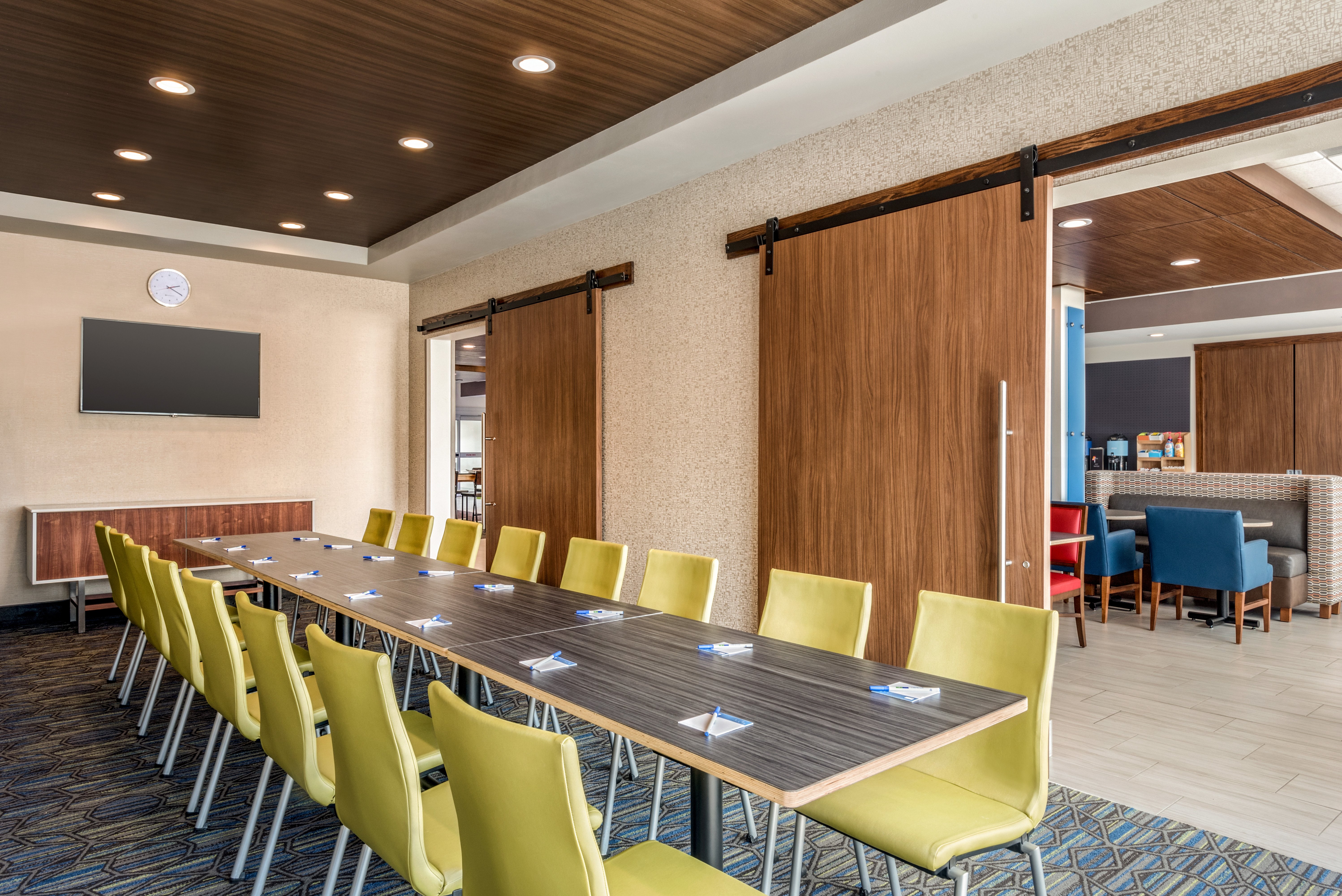 Holiday Inn Express Suites West Des Moines Jordan Creek 38/43