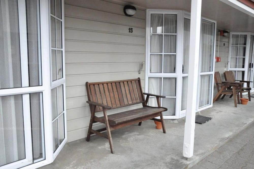 Settlers Motor Lodge 30/43