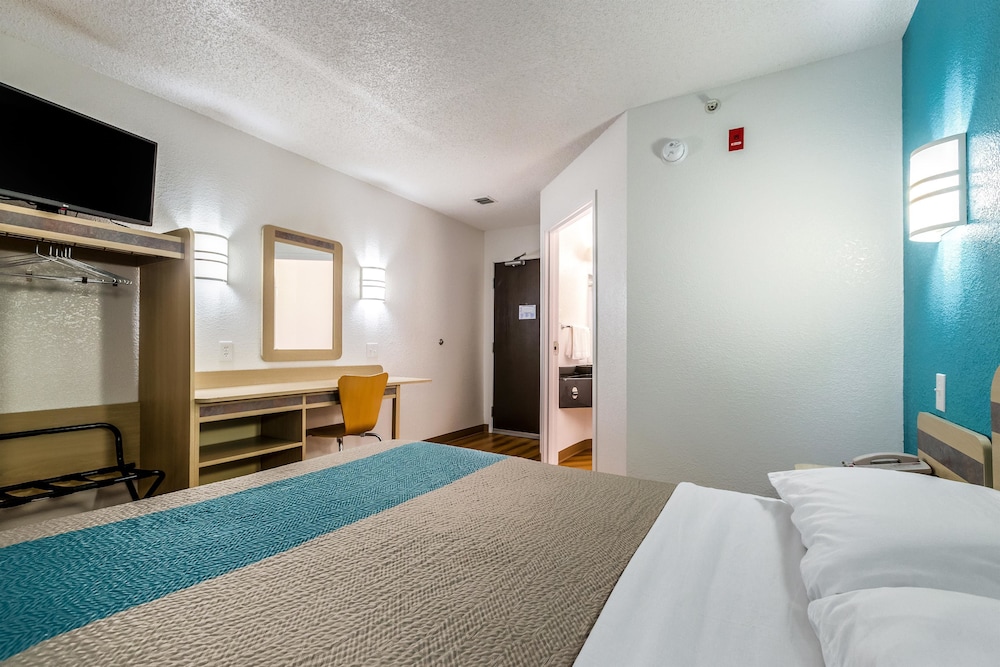 Motel6 West Des Moines, IA 13/52