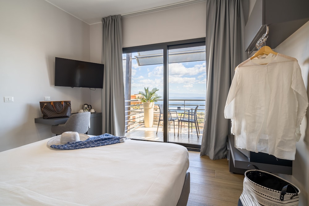 SUPERIOR, DOUBLE BED, SEA VIEW
