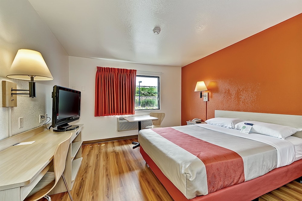 Motel6 Glenview, IL - Chicago North 15/60