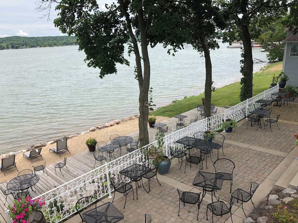 The French Country Inn Lake Geneva 36/43