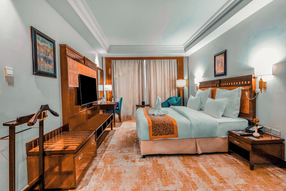 Business, Suite, King Bed, with View