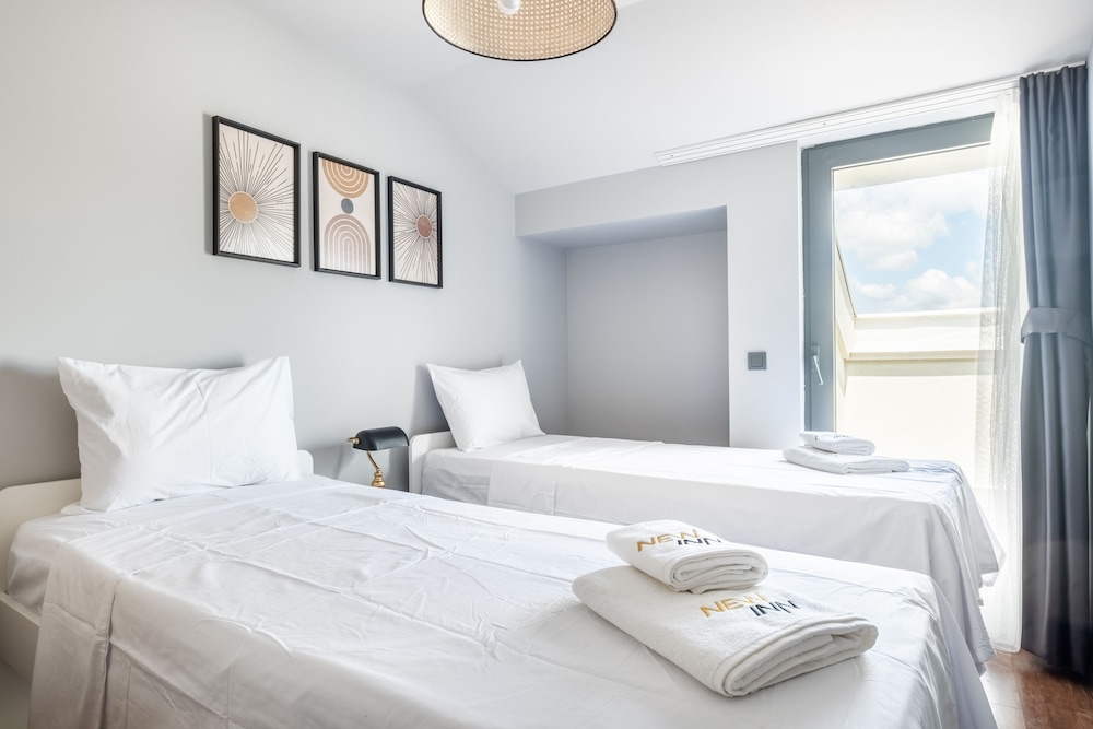 2 Bedrooms, Design, Duplex, King and Twin Beds