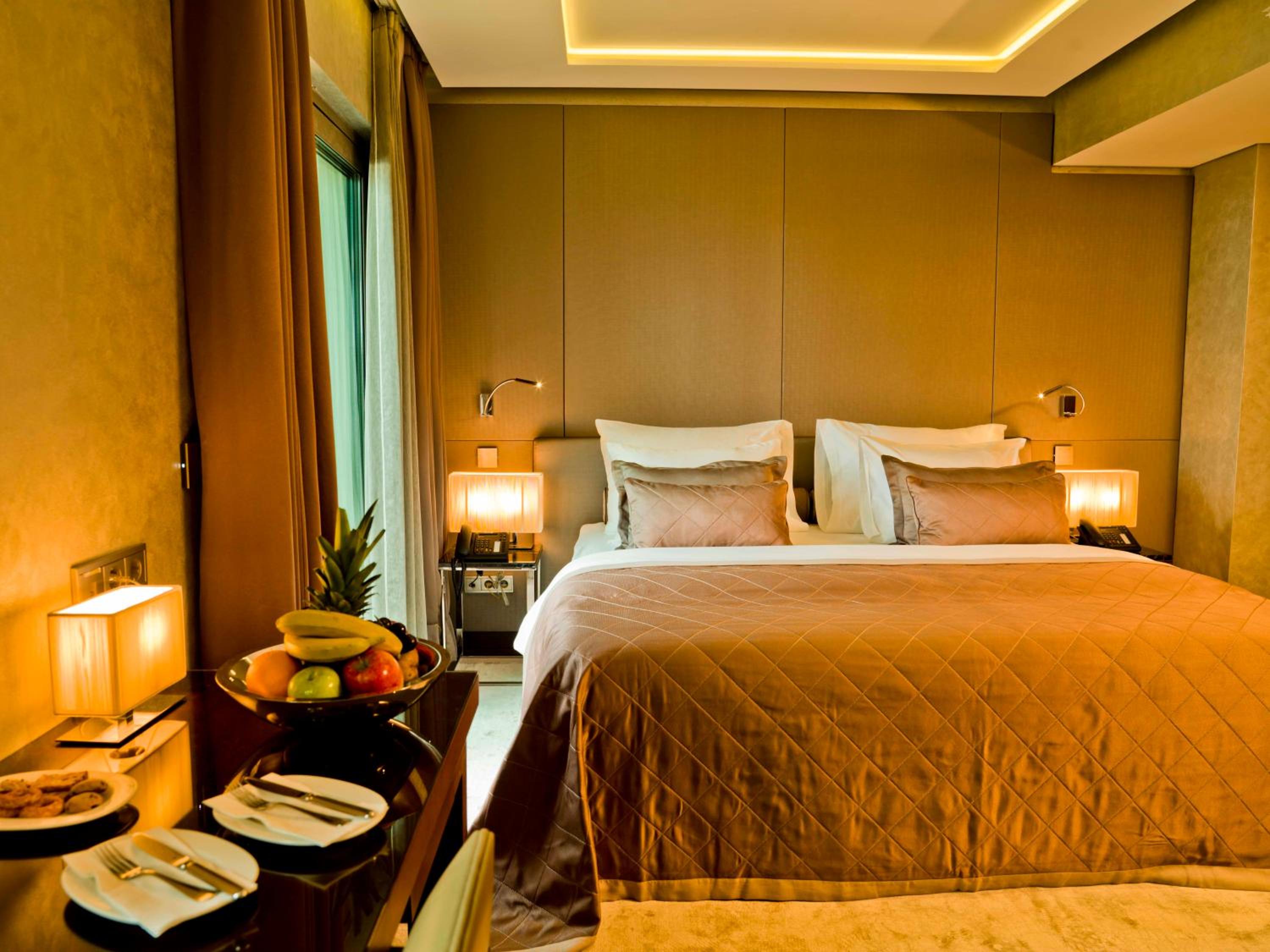 غرفة فاخرة بسرير مزدوج مع أريكة، Lasagrada Hotel Istanbul 8/10