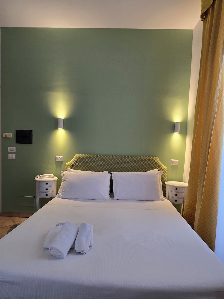 Sourire Hotel 8/35