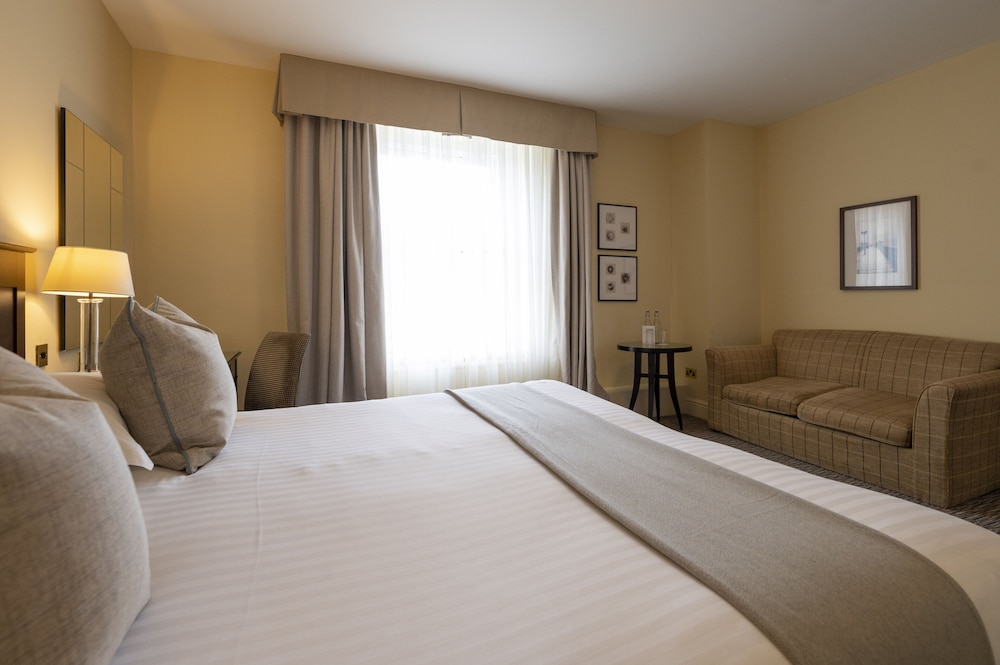 غرفة بريميير بسريرين منفصلين مع أريكة، St Georges Hotel 7/10