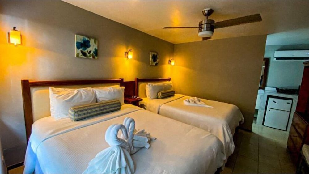 ROOM, 2 QUEEN BEDS, OCEAN VIEW, POOL DECK
