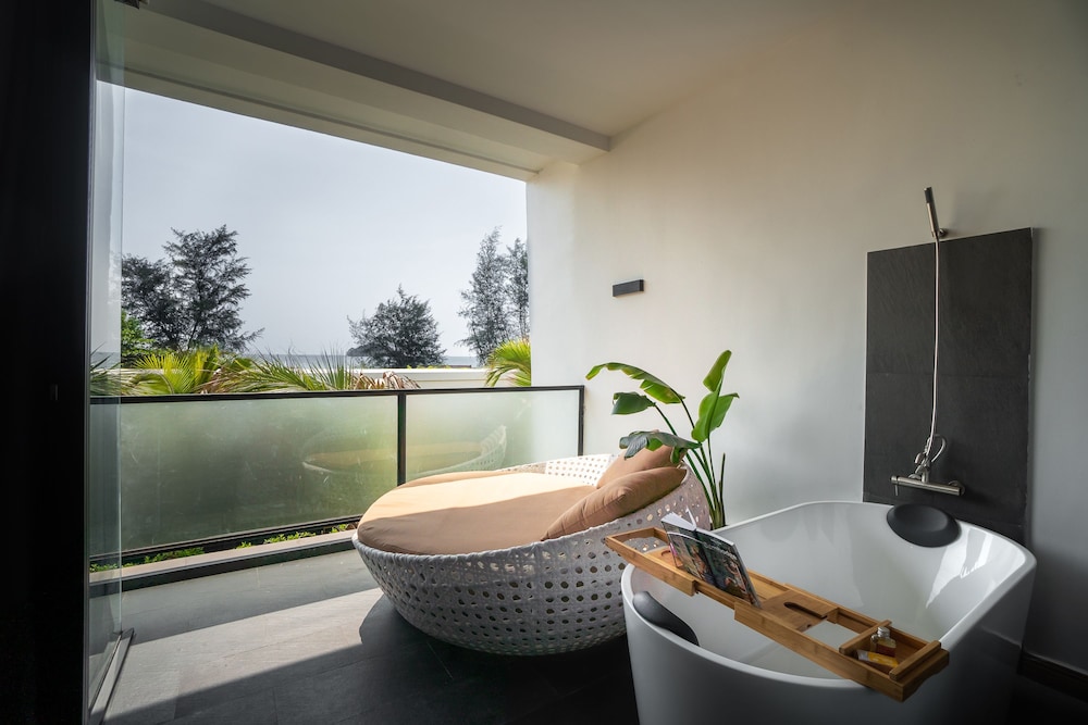 White Boutique Hotel and Residences 8/72