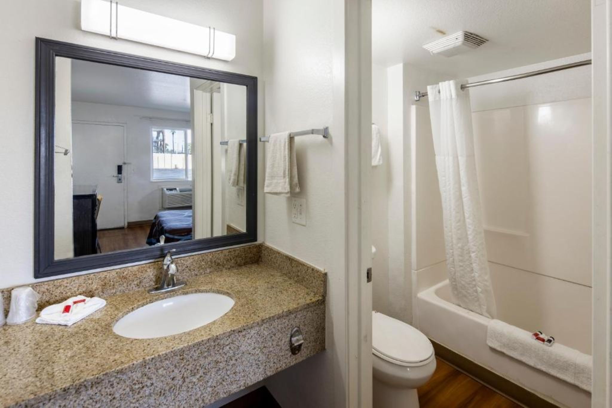 Super 8 by Wyndham Phoenix West 17/18
