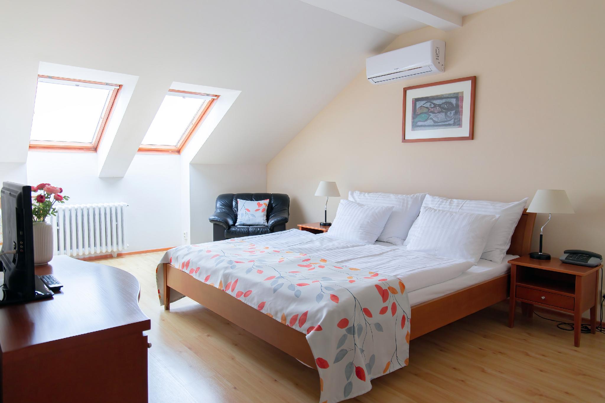 Studio, Attic