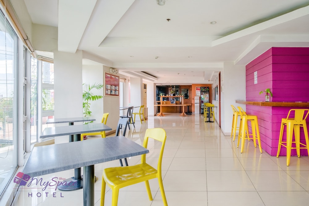 Myspace Hotel At Bgc 10/70