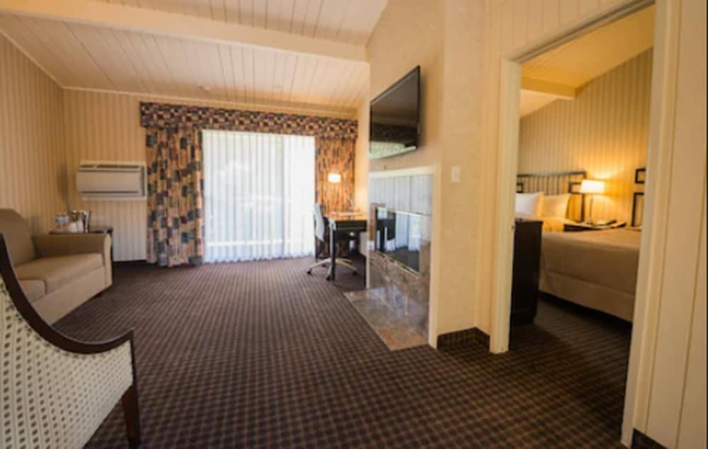 Los Gatos Lodge 26/26