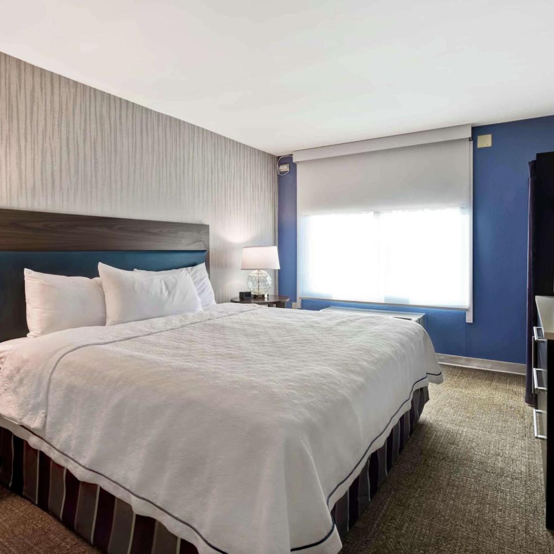 STUDIO, SUITE, KING BED, ACCESSIBLE