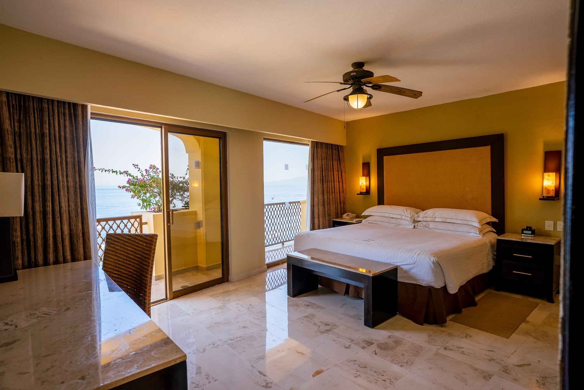 Master, Suite, King Bed, Sea Front, Premium Level