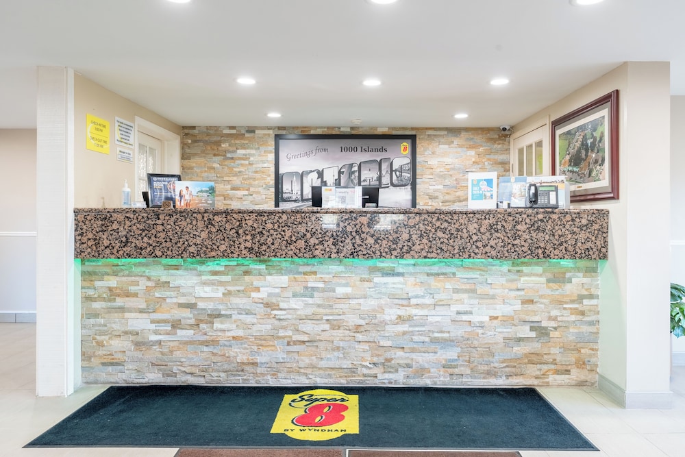 Super 8 by Wyndham Gananoque - Country Squire Resort 14/88