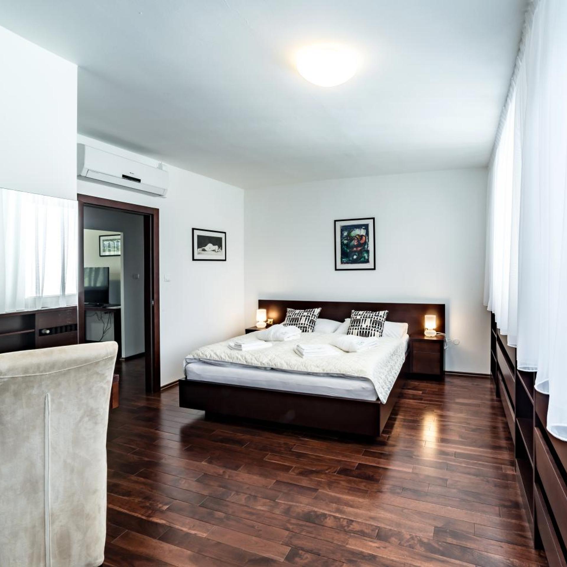 Apartment, Pool Access