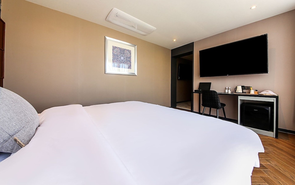 ROYAL, SIGNATURE, SUITE