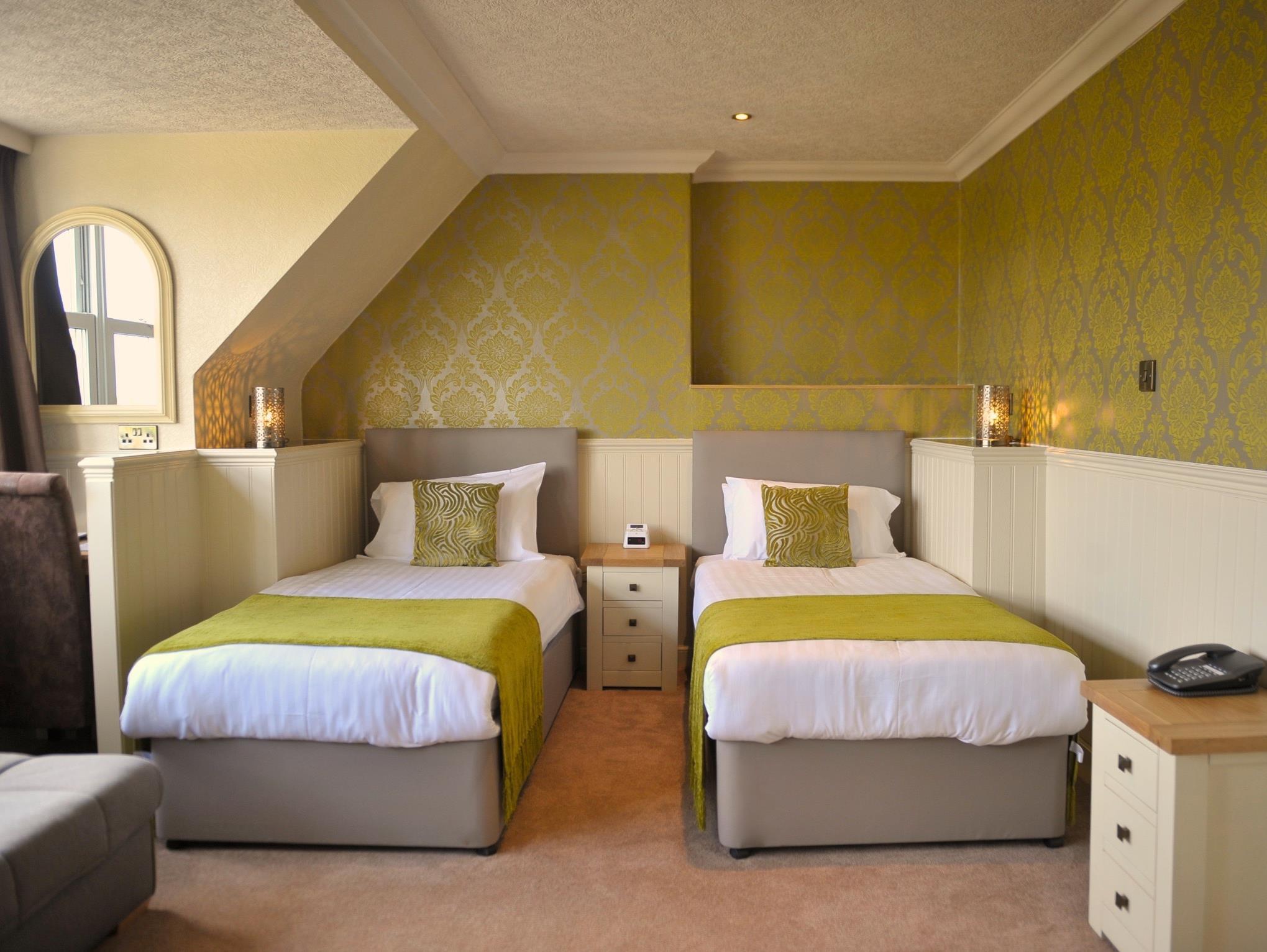 Standard, Twin Beds, City View
