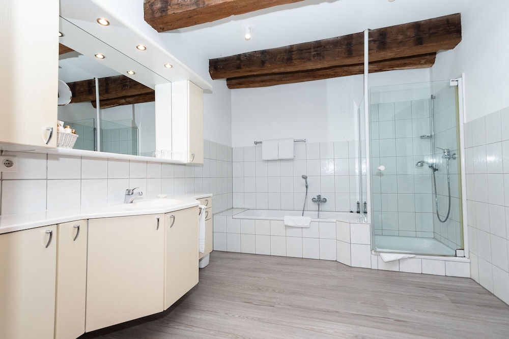 Parkhotel Schloss Hohenfeld (Parkhotel Hohenfeld) 11/65