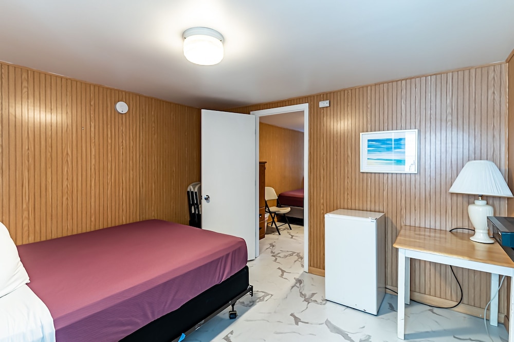 Boardwalk Sand & Surf Inn Oceanfront 25/55