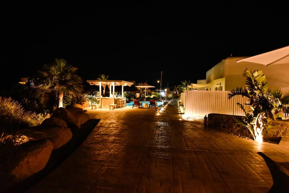 Queen Boutique Suites 27/38