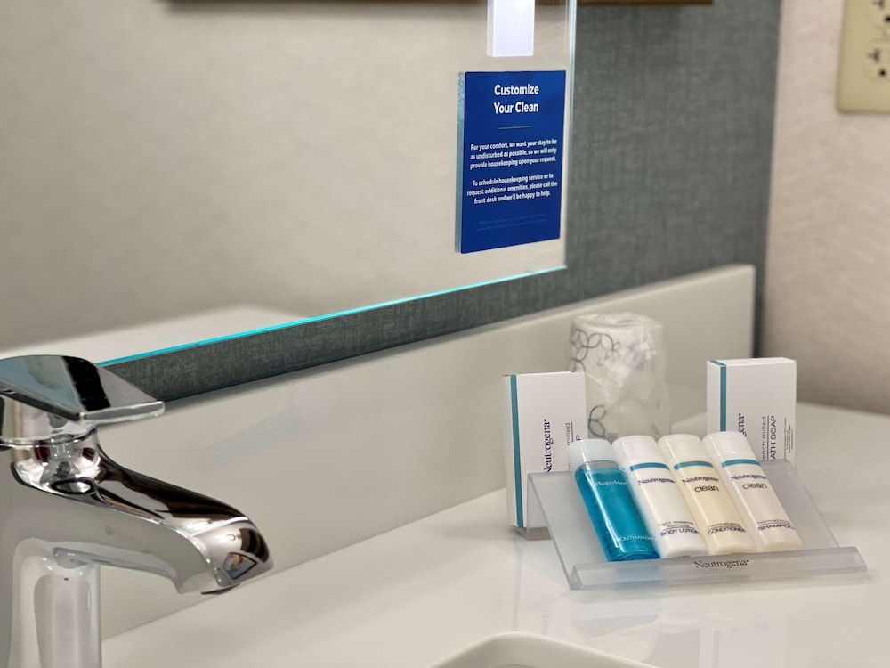 Hilton Garden Inn Oconomowoc 22/74