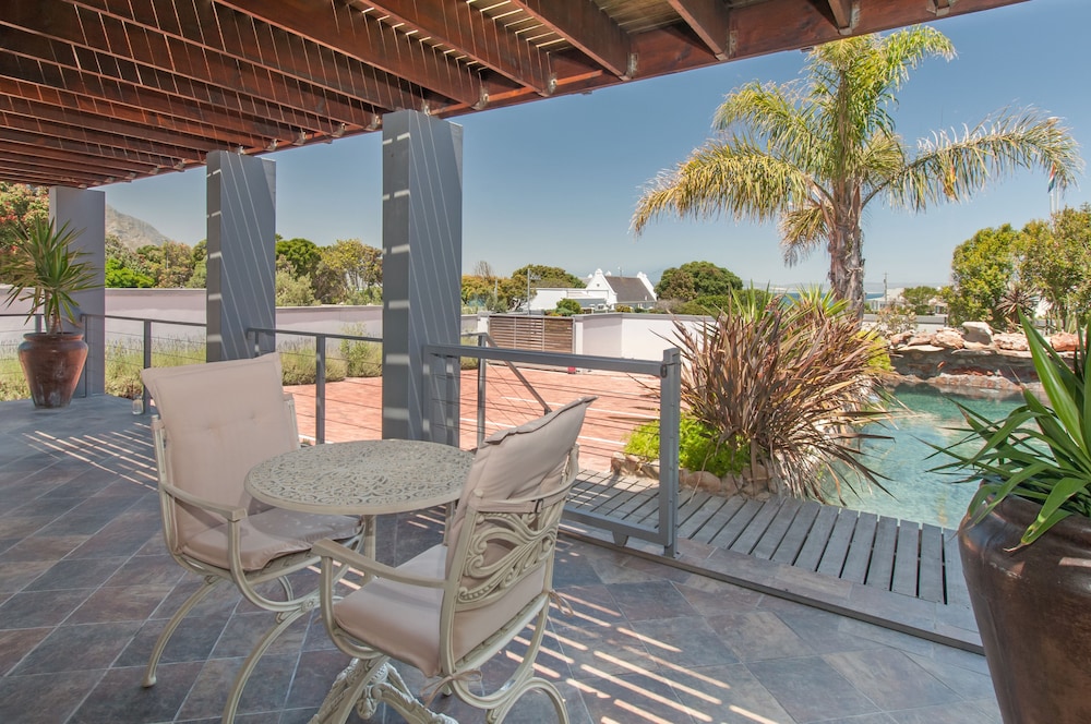 Whale Away Guest House 24/50