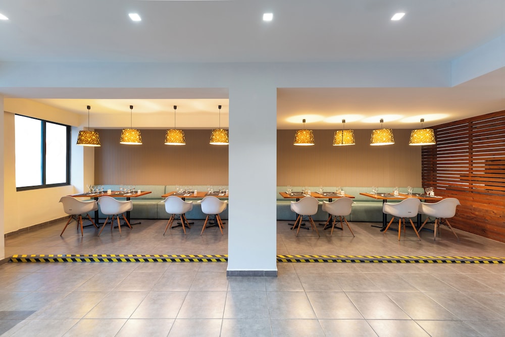 Amphitryon City Hotel 44/72