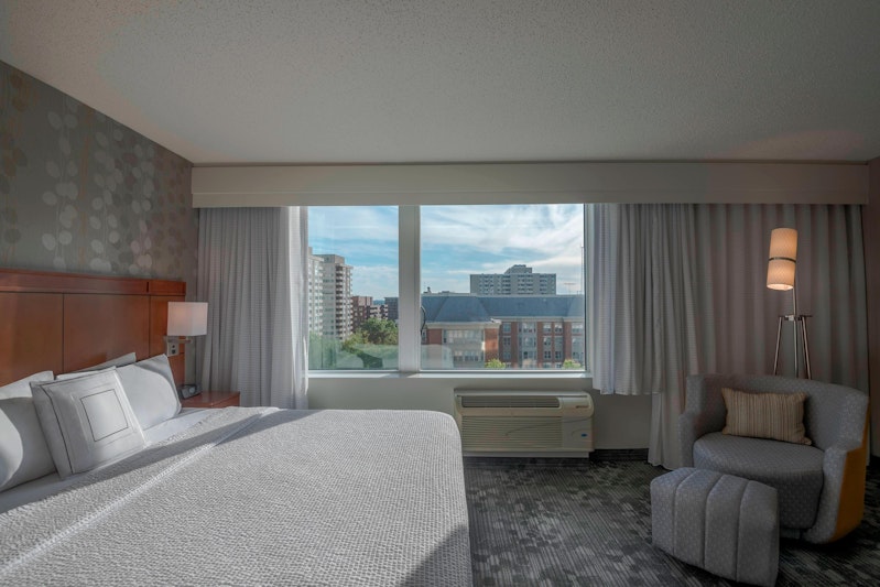 Courtyard By Marriott Bethesda Chevy Chase 4/19