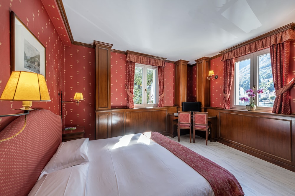Hotel Du Lac 7/43