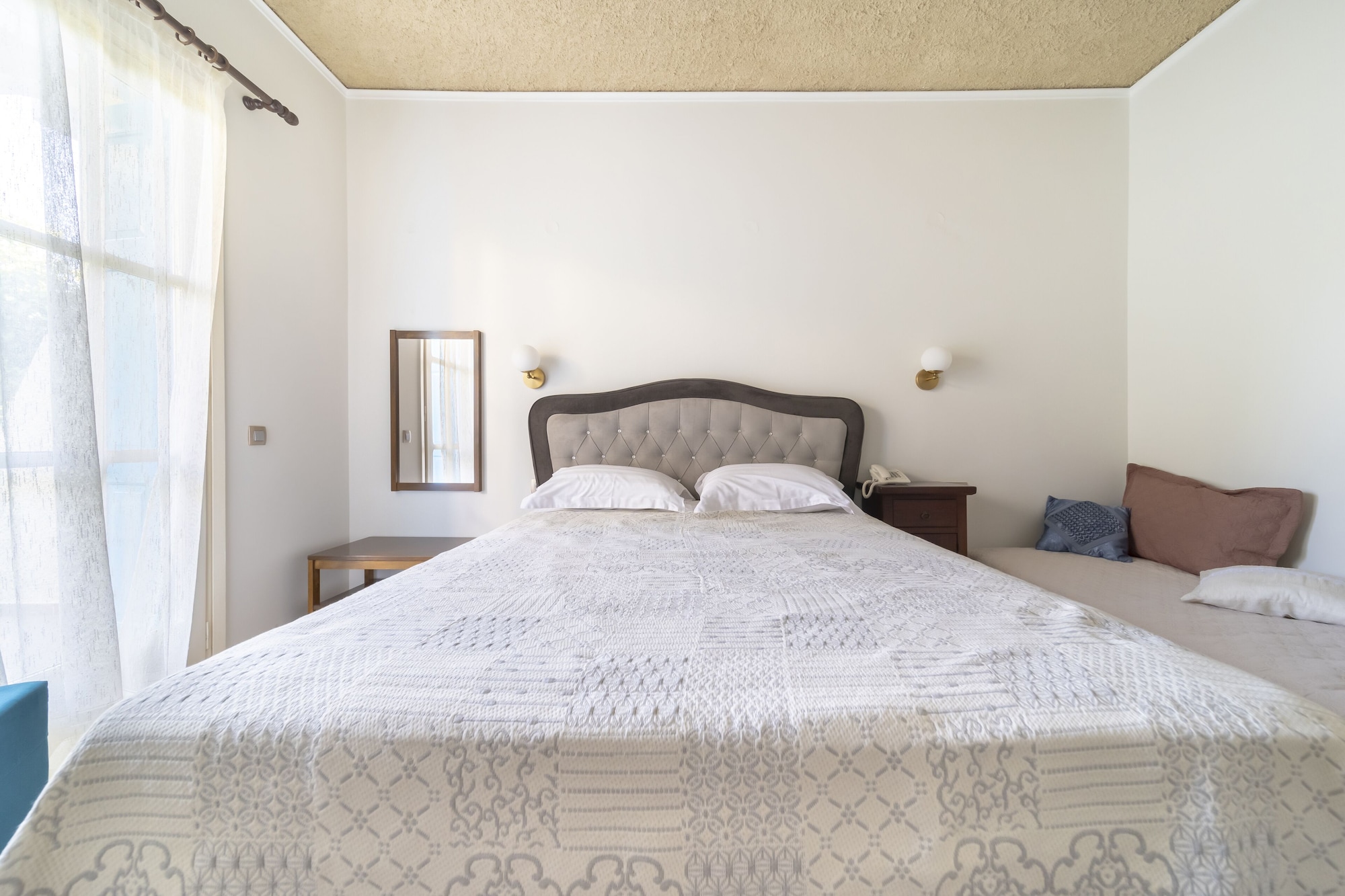 Deluxe, Queen Bed, Garden View, Sofa