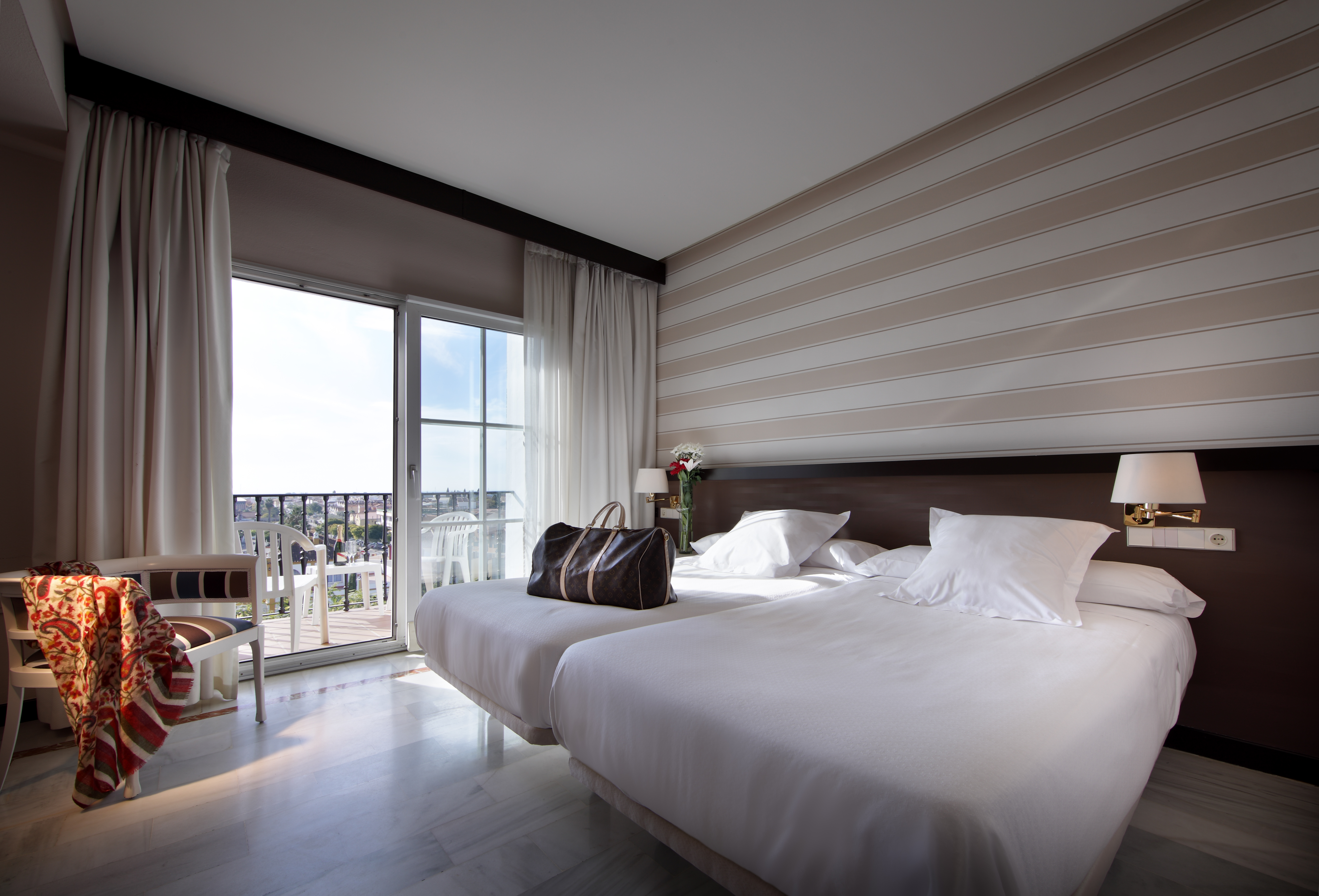 غرفة قياسية بسرير مزدوج، Hotel Abades Benacazon 2/2
