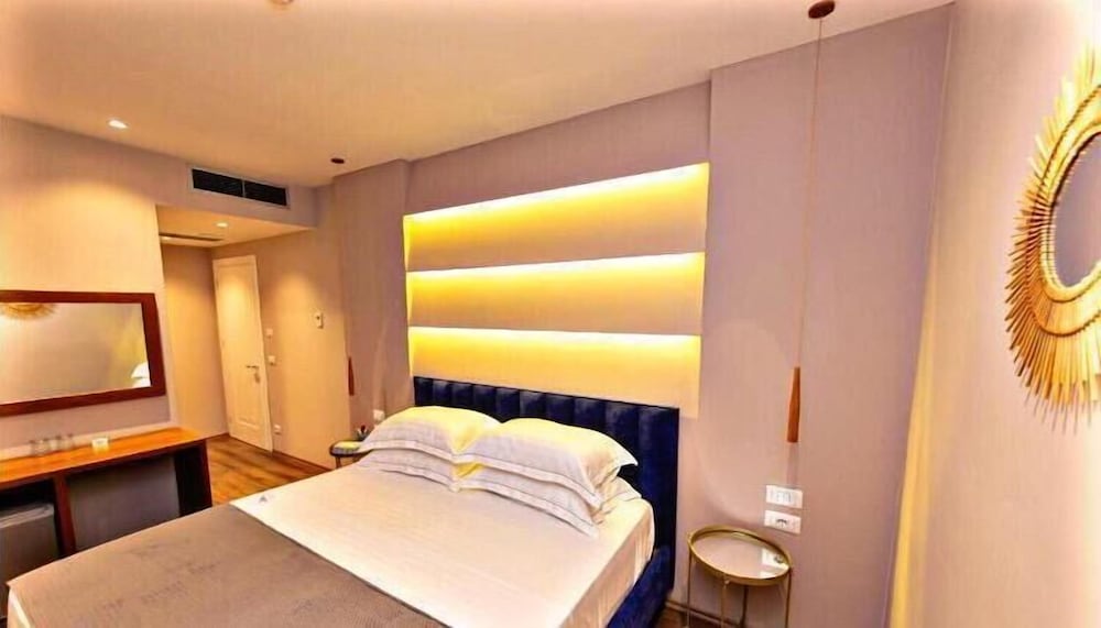 Light Hotel 22/35