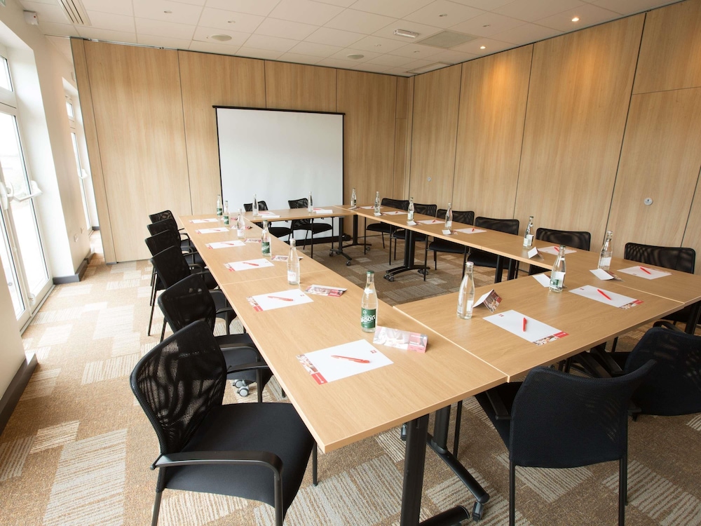 IBIS CHERBOURG LA GLACERIE 67/77