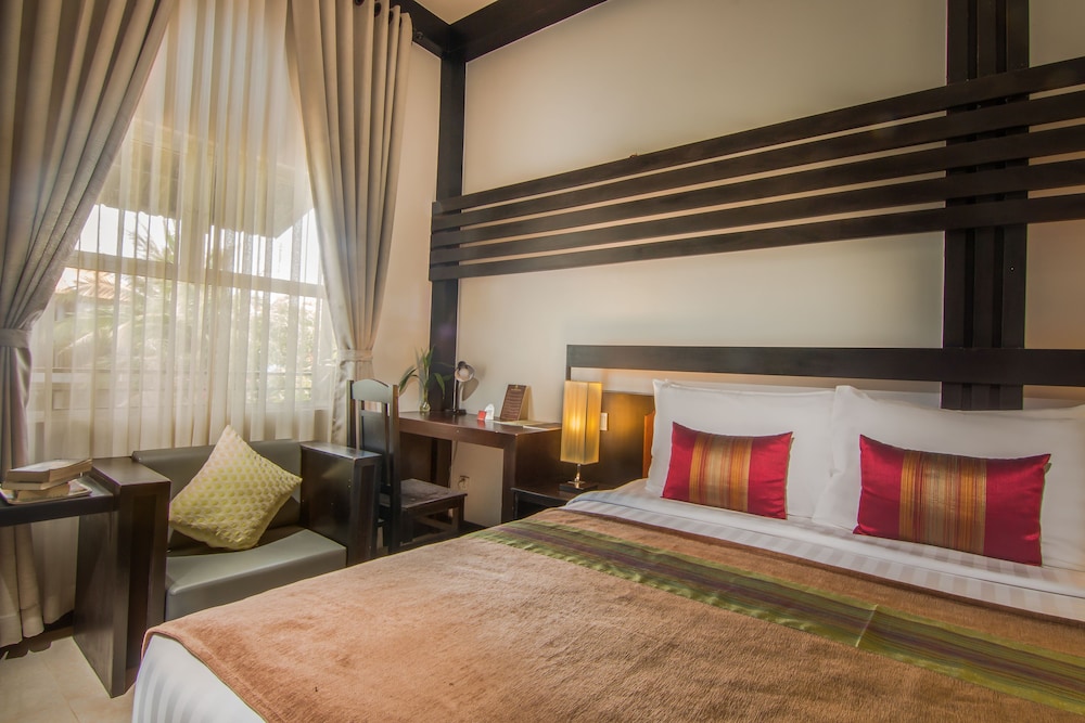 Reveal Courtyard in Reveal Angkor 19/60