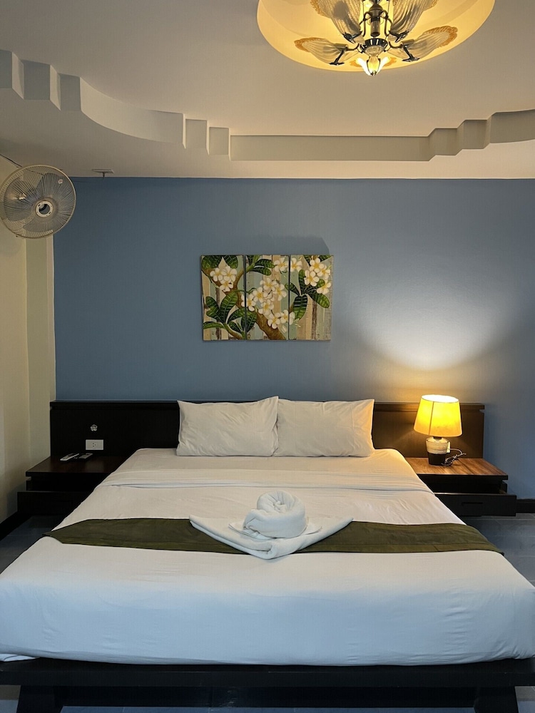 J Hotel 27/51