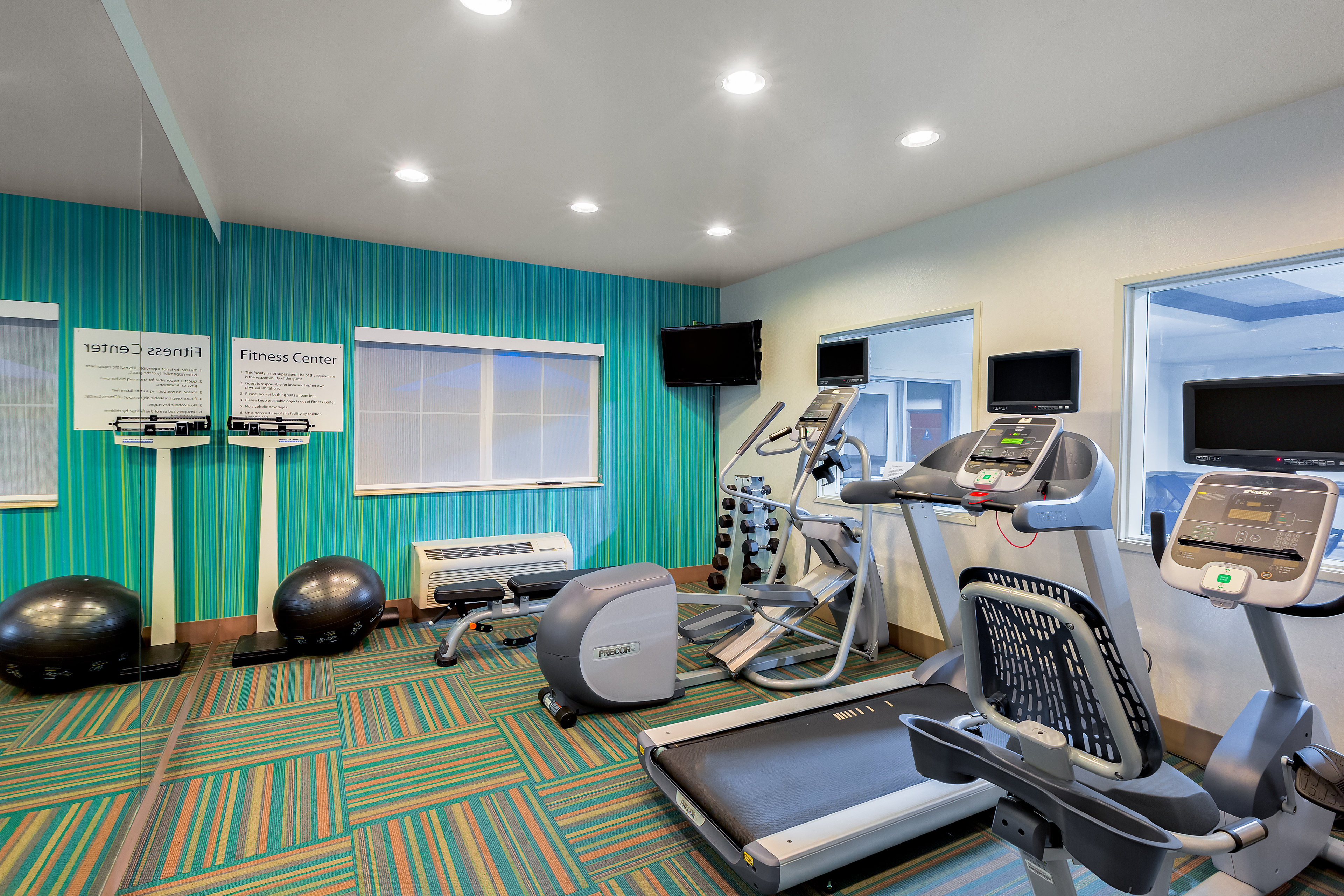 Holiday Inn Express Suites Oroville Lake 32/60