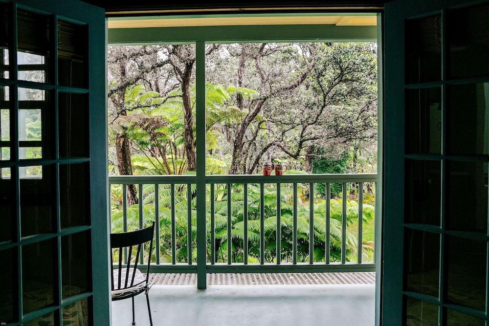 Kilauea Lodge and Restaurant 67/76