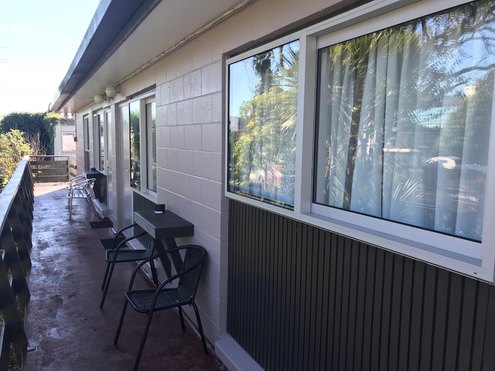 Siesta Motel 6/57