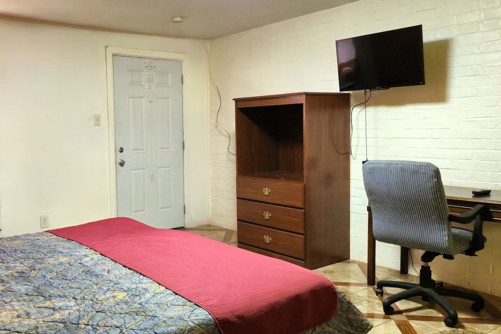 Way Side Inn by Hotel O Dallas near Fair Park Downtown 26/30