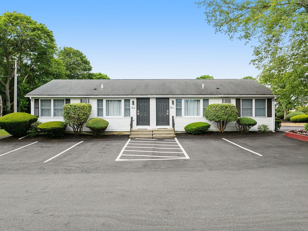 Founder's Brook Motel & Suites 23/48